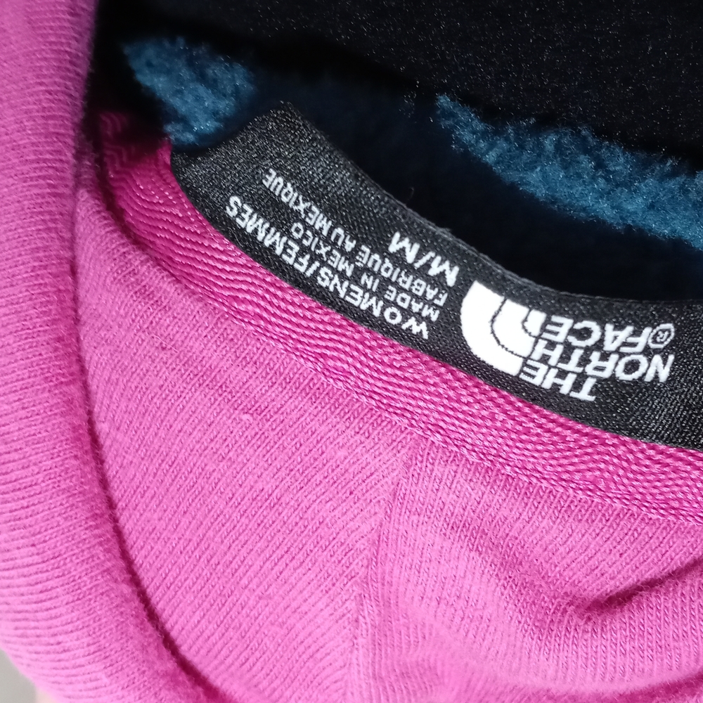 The North Face Screen Printed Pullover Hoodie Wit… - image 3